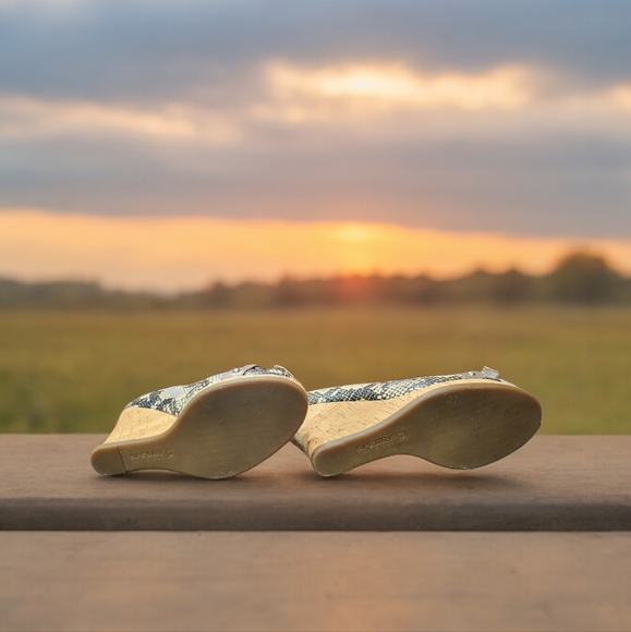 Sperry Cork Wedge heels size 7.5 in excellent condition with peep toe - Picture 6 of 6